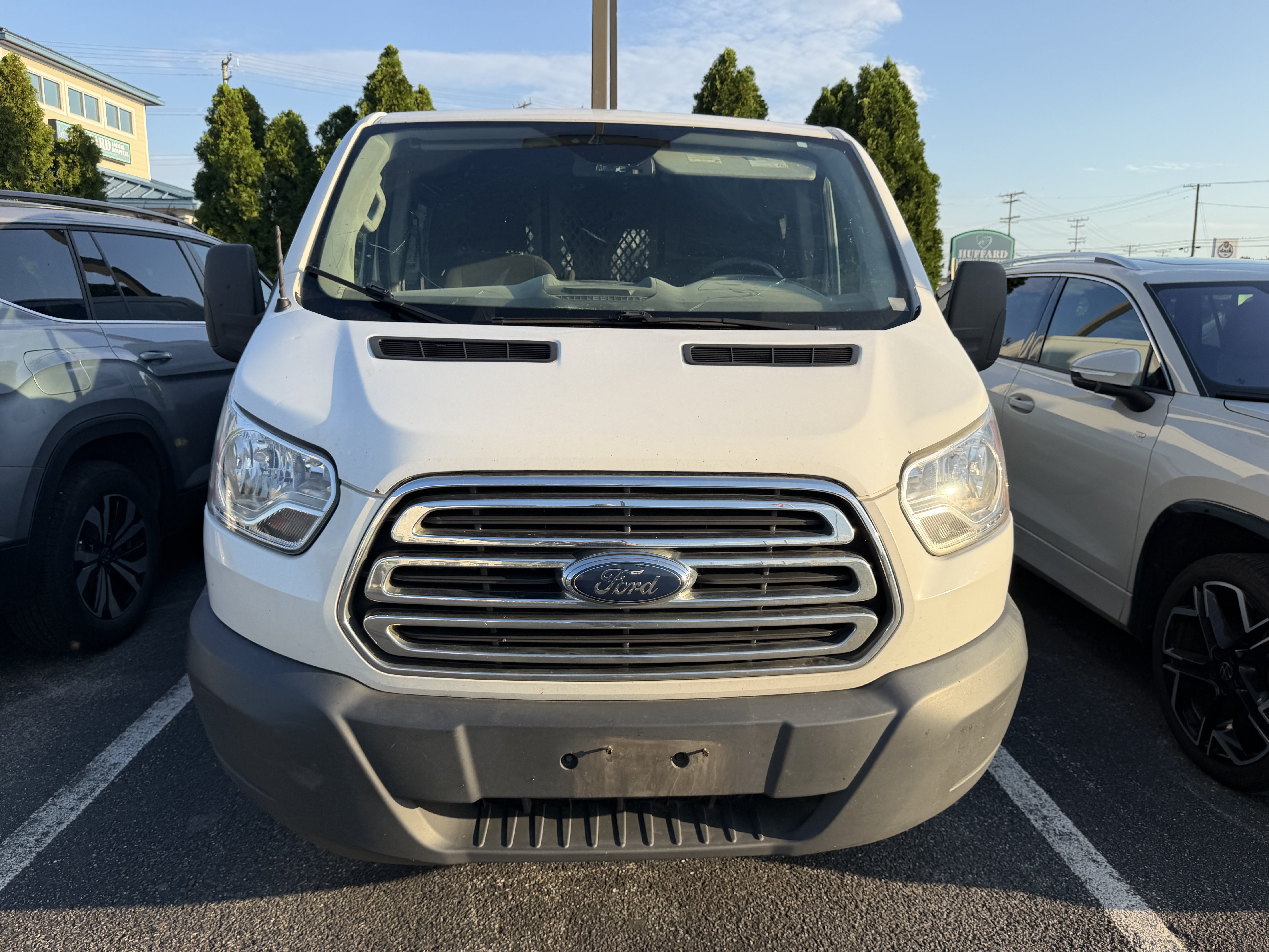 Used 2018 Ford Transit 250 130 Low Roof w/ Exterior Upgrade Package RWD image 2