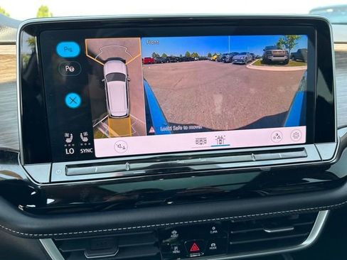 Used 2024 Volkswagen Atlas SEL Premium R-Line image 32