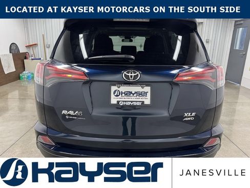 Used 2018 Toyota RAV4 XLE image 9