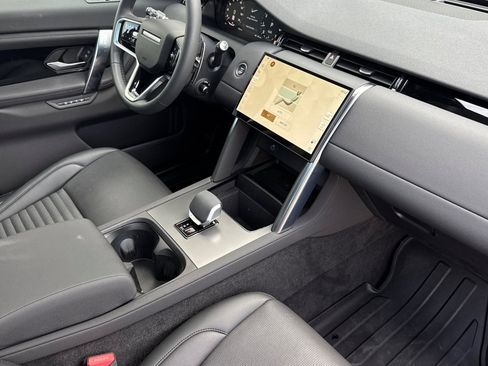 Used 2024 Land Rover Discovery Sport Dynamic SE AWD/4WD image 19
