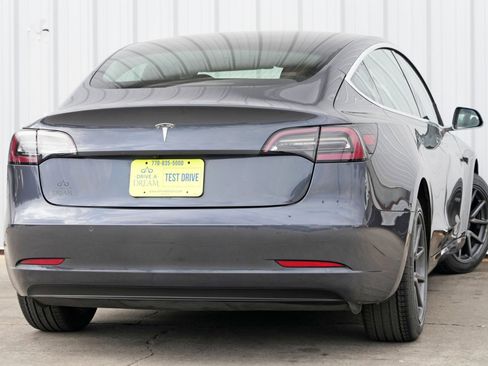 Used 2020 Tesla Model 3 Standard Range Plus image 5