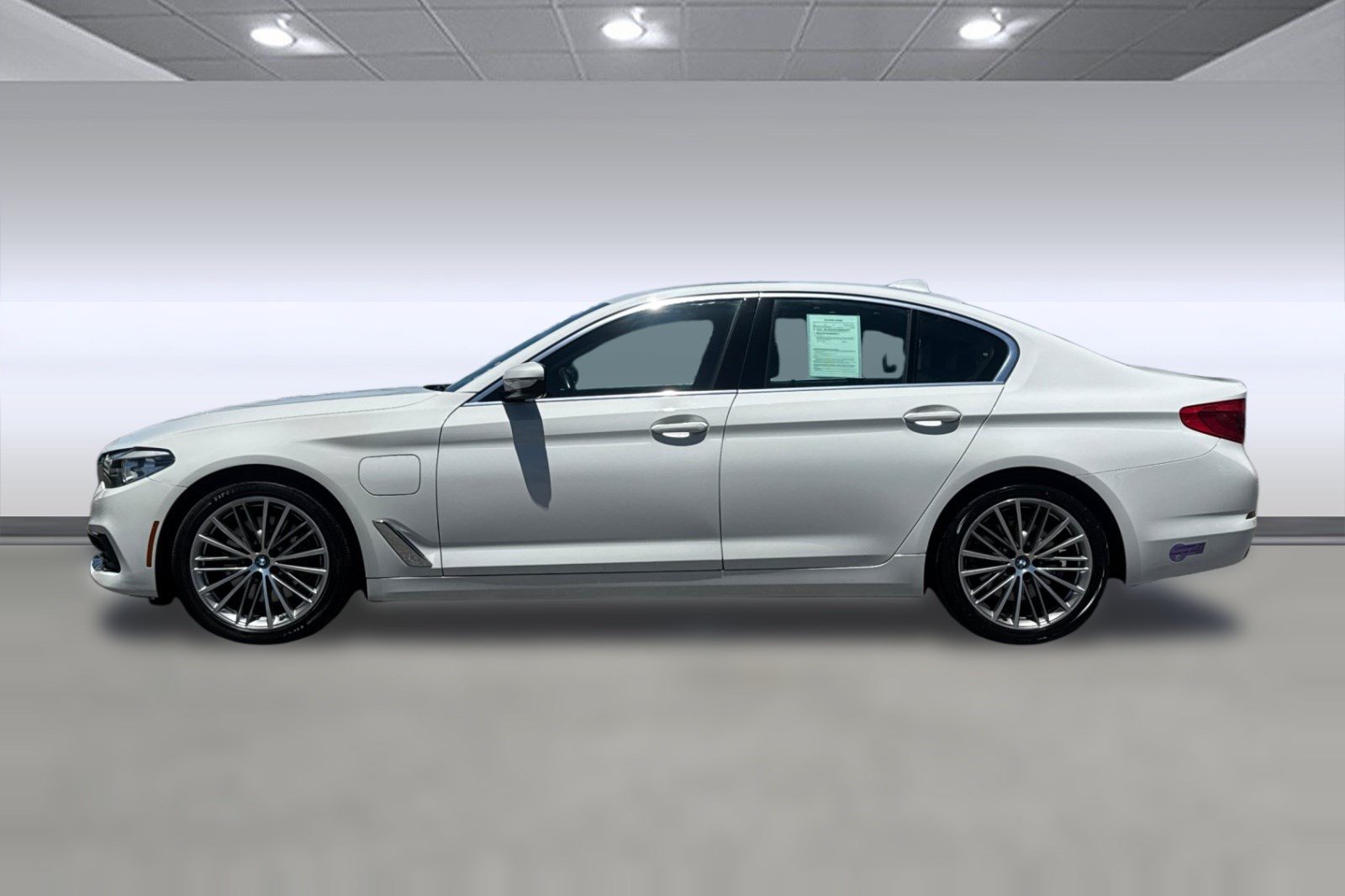Used 2019 BMW 530e w/ Convenience Package RWD image 2