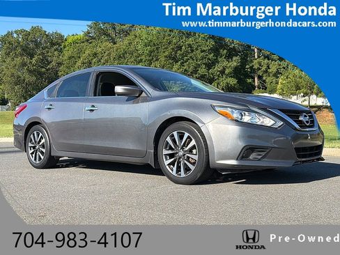 Used 2017 Nissan Altima 2.5 SV FWD image 1