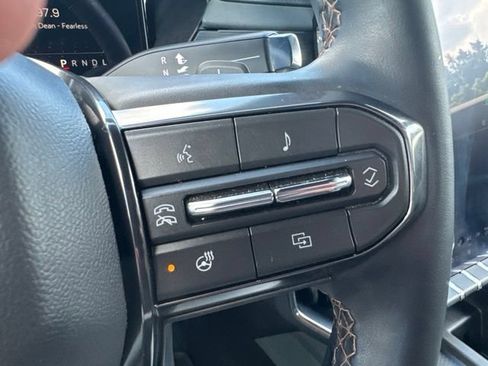 Used 2025 GMC Acadia AT4 AWD/4WD image 13