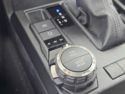 Certified 2025 Toyota 4Runner SR5 AWD/4WD image 29