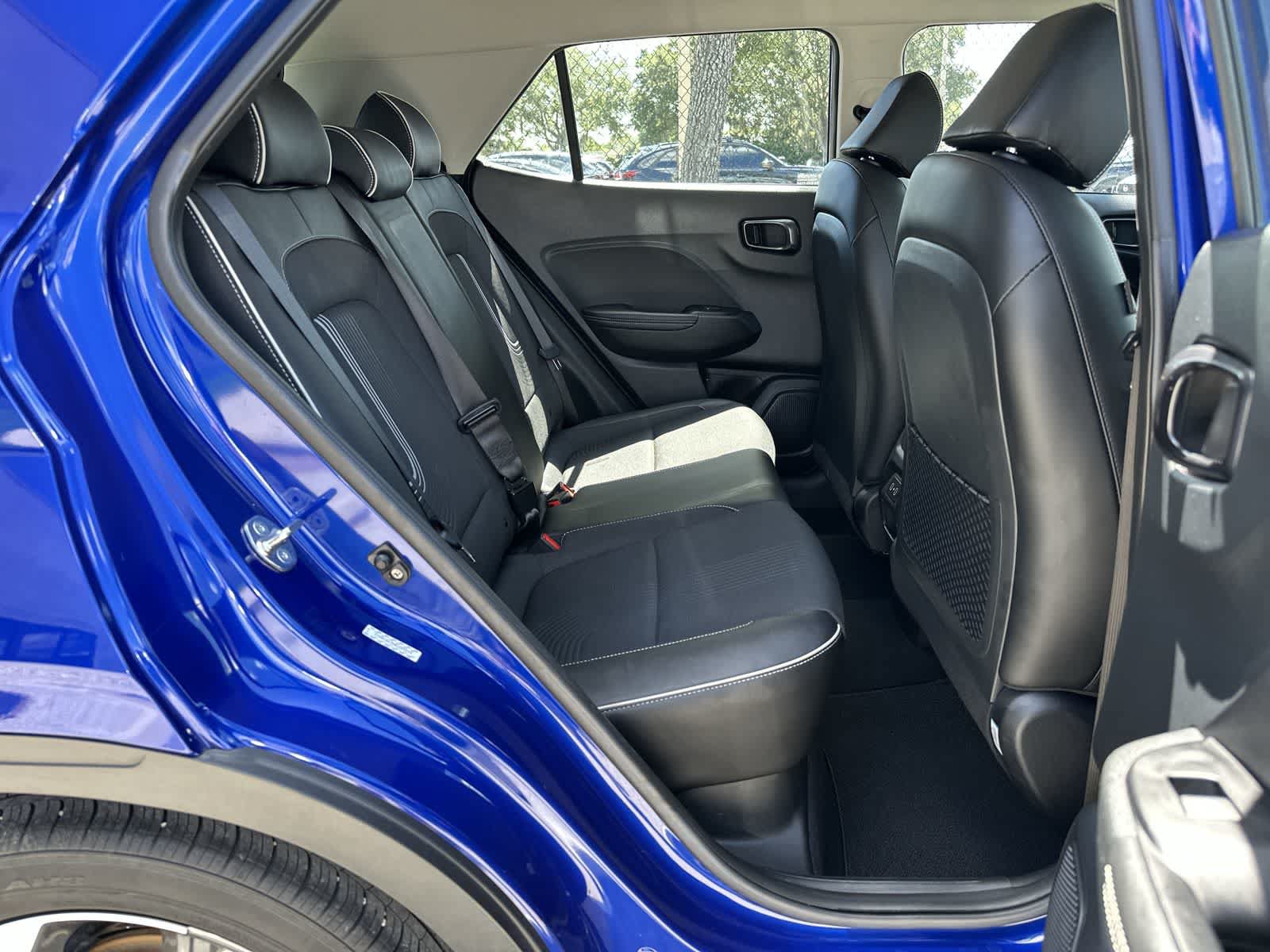 Used 2024 Hyundai Venue Limited FWD image 17