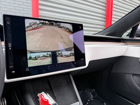 Used 2024 Tesla Model S AWD/4WD image 27