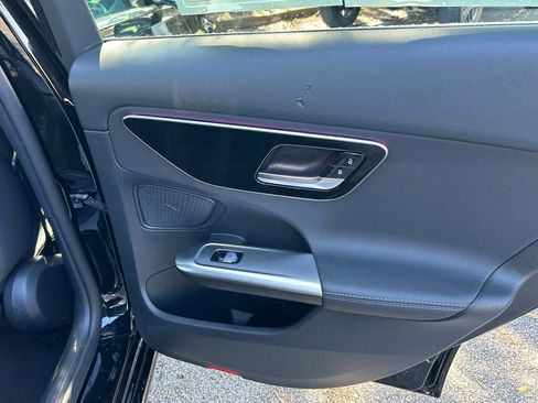 Used 2025 Mercedes-Benz C 300 4MATIC Sedan image 34