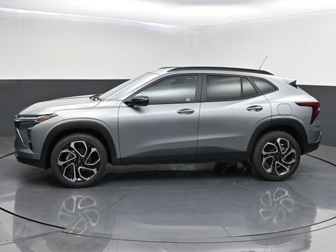 New 2026 Chevrolet Trax RS w/ Sunroof Package FWD image 4