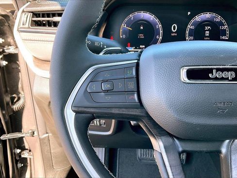 New 2026 Jeep Grand Cherokee Limited w/ Luxury Tech Group II AWD/4WD image 29