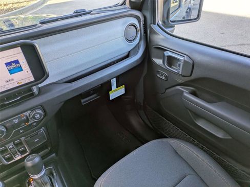 New 2026 Jeep Gladiator Sport AWD/4WD image 17