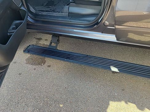 Used 2023 RAM 1500 Laramie AWD/4WD image 4