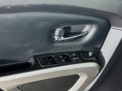 Used 2024 Nissan Titan SV w/ SV Convenience Package RWD image 24