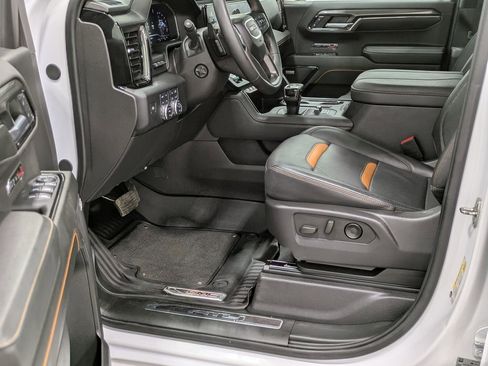Used 2024 GMC Sierra 1500 AT4 w/ Technology Package AWD/4WD image 28