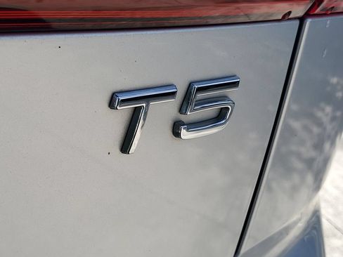 Used 2019 Volvo XC60 T5 Momentum w/ Protection Package FWD image 8