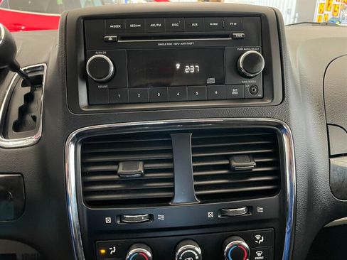 Used 2017 Dodge Grand Caravan SE FWD image 13