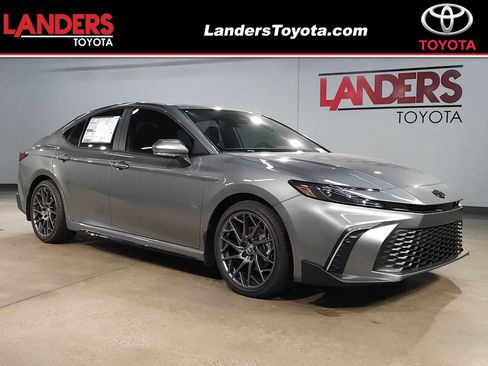 New 2026 Toyota Camry SE FWD image 1