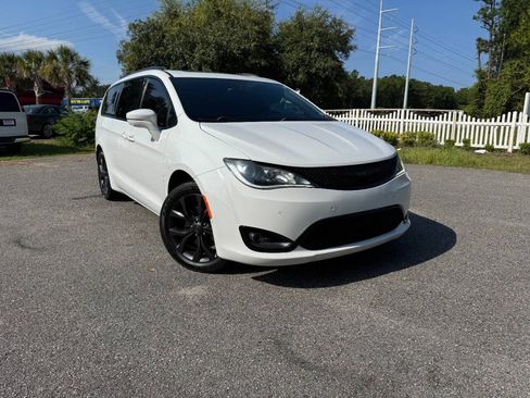 Used 2019 Chrysler Pacifica Limited w/ Advanced Safetytec Group FWD image 39