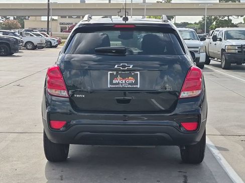 Used 2022 Chevrolet Trax LT w/ Midnight Edition FWD image 5