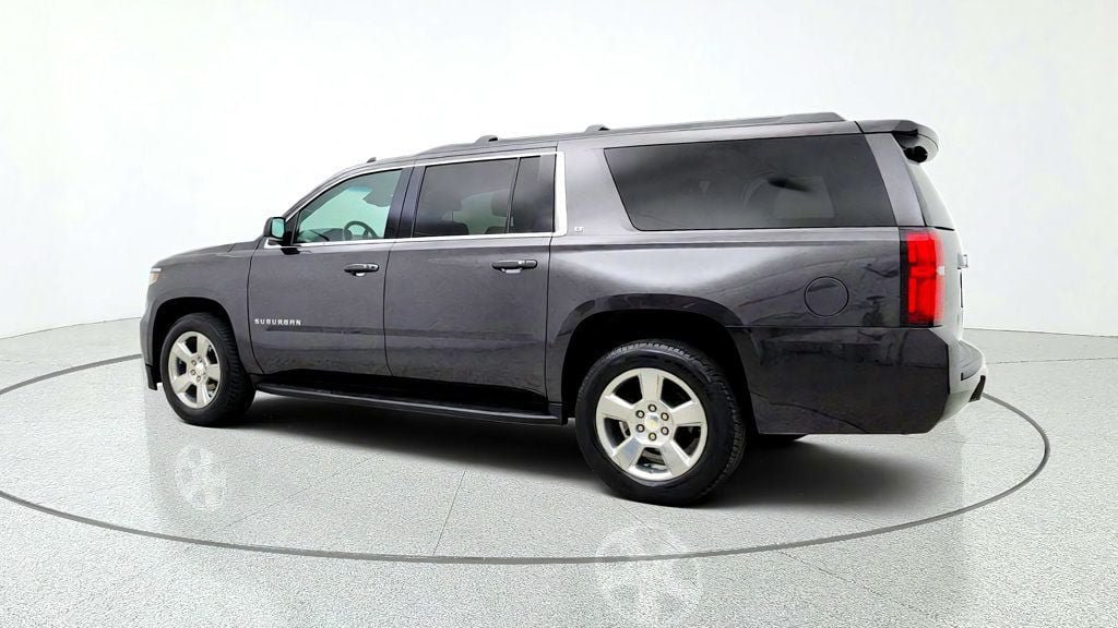 Used 2018 Chevrolet Suburban LT w/ Luxury Package AWD/4WD image 7