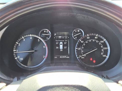 Used 2023 Lexus GX 460 Premium image 13