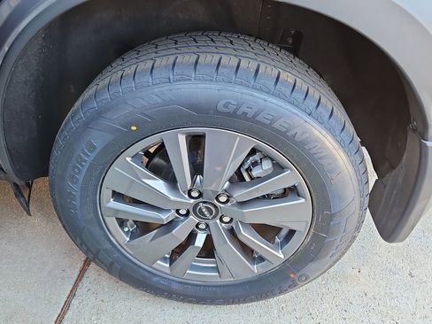 Used 2024 Nissan Pathfinder SV w/ SV Premium Package image 36