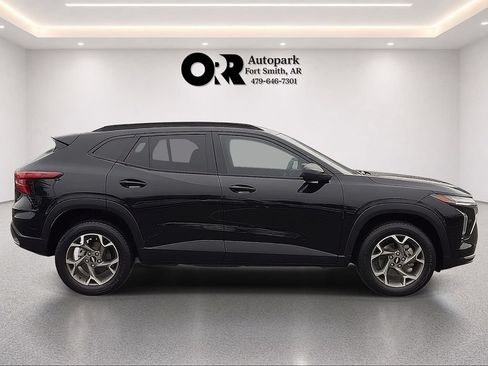 Used 2024 Chevrolet Trax LT FWD image 5