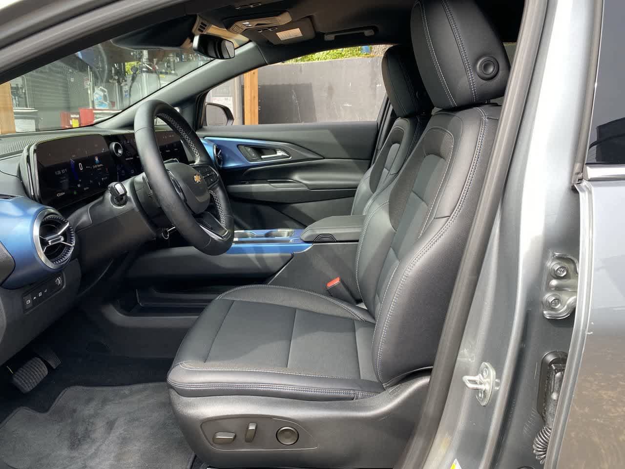 Used 2026 Chevrolet Equinox EV LT FWD image 13