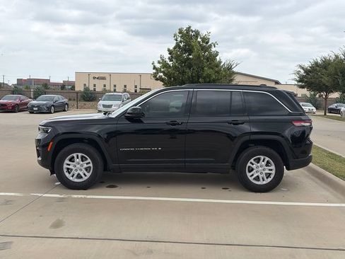 Used 2024 Jeep Grand Cherokee Laredo RWD image 6