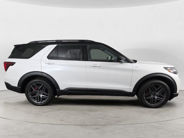 Used 2026 Ford Explorer ST-Line w/ ST-Line Street Pack AWD/4WD image 4