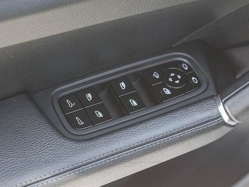 Used 2019 Porsche Cayenne S w/ Premium Package AWD/4WD image 21