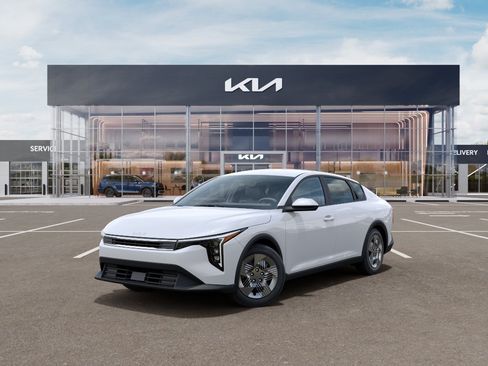 New 2026 Kia K4 FWD image 2