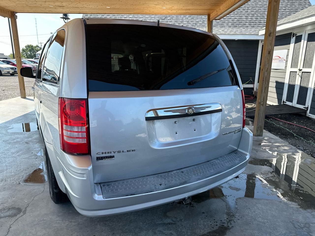 Used 2009 Chrysler Town & Country LX w/ PWR Convenience Group FWD image 11