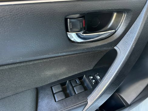 Used 2017 Toyota Corolla LE w/ Carpet Mat Package (TMS) FWD image 11