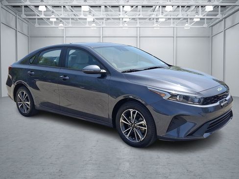 Used 2023 Kia Forte LXS w/ LXS Technology Package FWD image 7