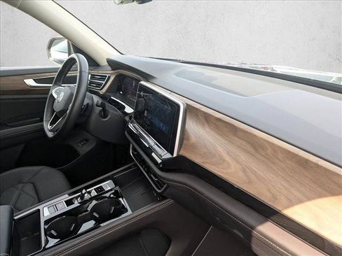 Used 2025 Volkswagen Atlas SE FWD image 19