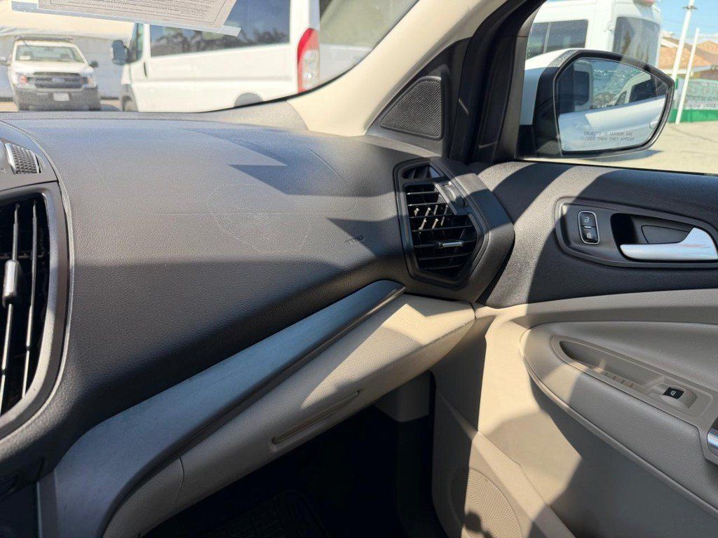 Used 2017 Ford Escape SE AWD/4WD image 26