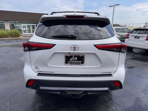Used 2023 Toyota Highlander Limited FWD image 4