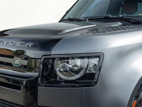 Used 2024 Land Rover Defender 90 Carpathian Edition image 13