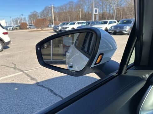 New 2026 Volkswagen Tiguan SE image 13