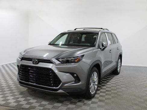 New 2026 Toyota Grand Highlander Platinum image 2