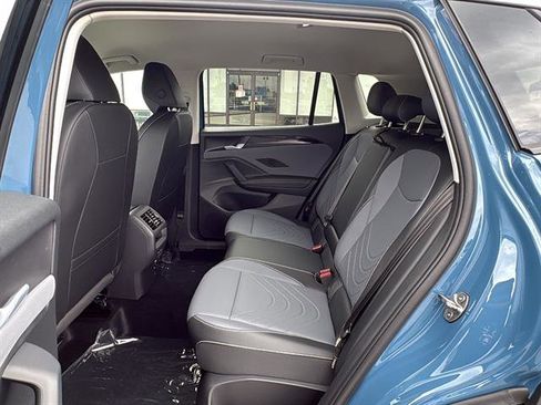 New 2026 Volkswagen Tiguan SE FWD image 16