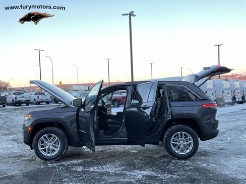 New 2025 Jeep Grand Cherokee Laredo X w/ Luxury Tech Group I image 38