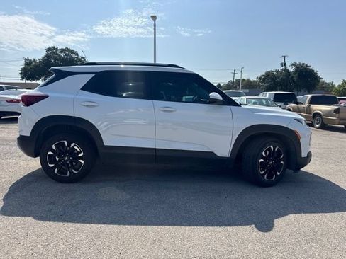 Used 2021 Chevrolet TrailBlazer LT w/ Premium Seating Package FWD image 5