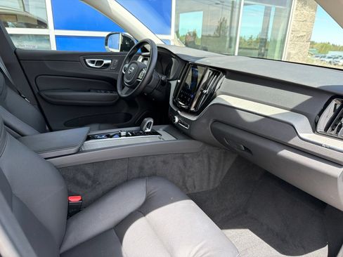 Used 2025 Volvo XC60 B5 Plus AWD/4WD image 27