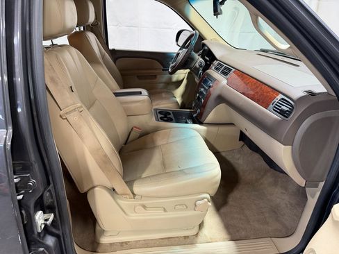 Used 2010 Chevrolet Suburban LT AWD/4WD image 12
