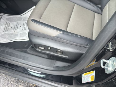 Used 2025 Chevrolet Equinox LT w/ Convenience Package II image 19