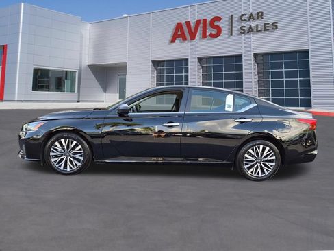 Used 2025 Nissan Altima 2.5 SV FWD image 10