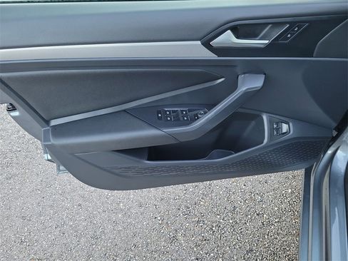 Certified 2021 Volkswagen Jetta SE image 16