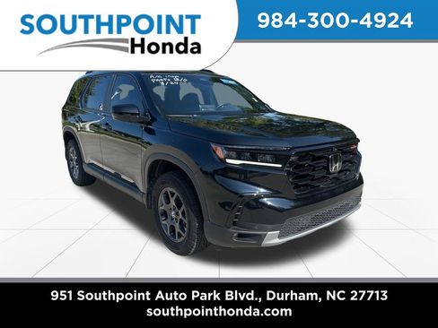 Used 2025 Honda Pilot TrailSport image 1